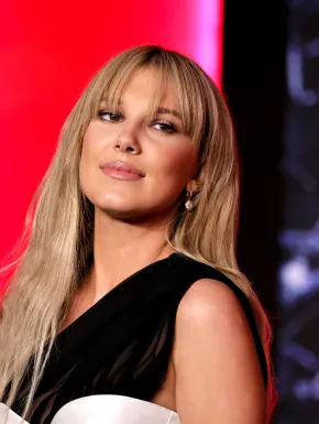 Iti place serialul Stranger Things? Vezi top 3 cele mai bune filme cu actrita Millie Bobby Brown!