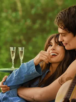 Anne Hathaway Îți Va Captiva Inima în Această Poveste de Dragoste Disponibilă pe Amazon Prime! (filme bune 2024)