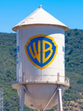 Viitorul Warner Bros. se decide acum: duelul Netflix–Paramount se intensifică!