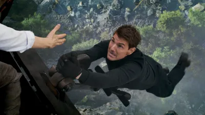Un super film de actiune din 2025 cu Tom Cruise a fost adaugat pe Sky Showtime!