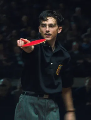 Când apare în cinematografele din România filmul „Marty Supreme”, pentru care Timothée Chalamet a câștigat primul său Glob de Aur?