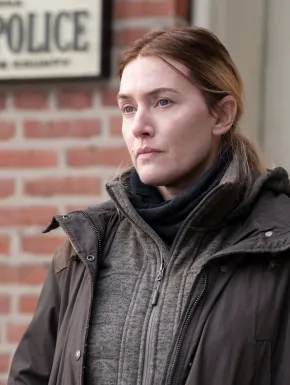 Kate Winslet strălucește în acest serial cu 8.4 pe IMDb (pe Hbo Max, 4 premii Emmy) care te va ține cu sufletul la gură!