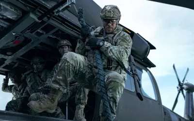 Nu o să-ți vină să crezi ce film apare pe Netflix cu Alan Ritchson, starul din „Reacher”!