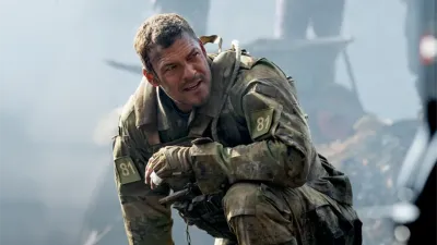 Am văzut noul film de pe Netflix cu Alan Ritchson – e absurd si exagerat, dar surprinzător de captivant!