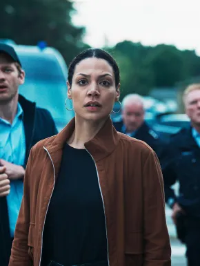 Dacă ți-a plăcut Stranger Things, vei fi obsedat de acest serial thriller (6 episoade) disponibil pe Netflix!