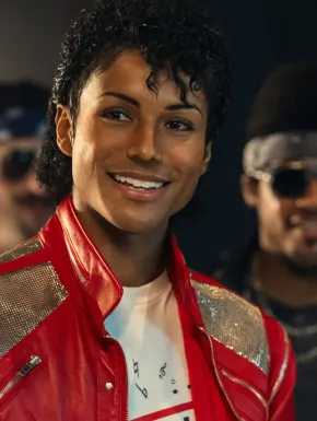 Criticii îl distrug, publicul îl ridică în slăvi: filmul despre Michael Jackson face istorie!